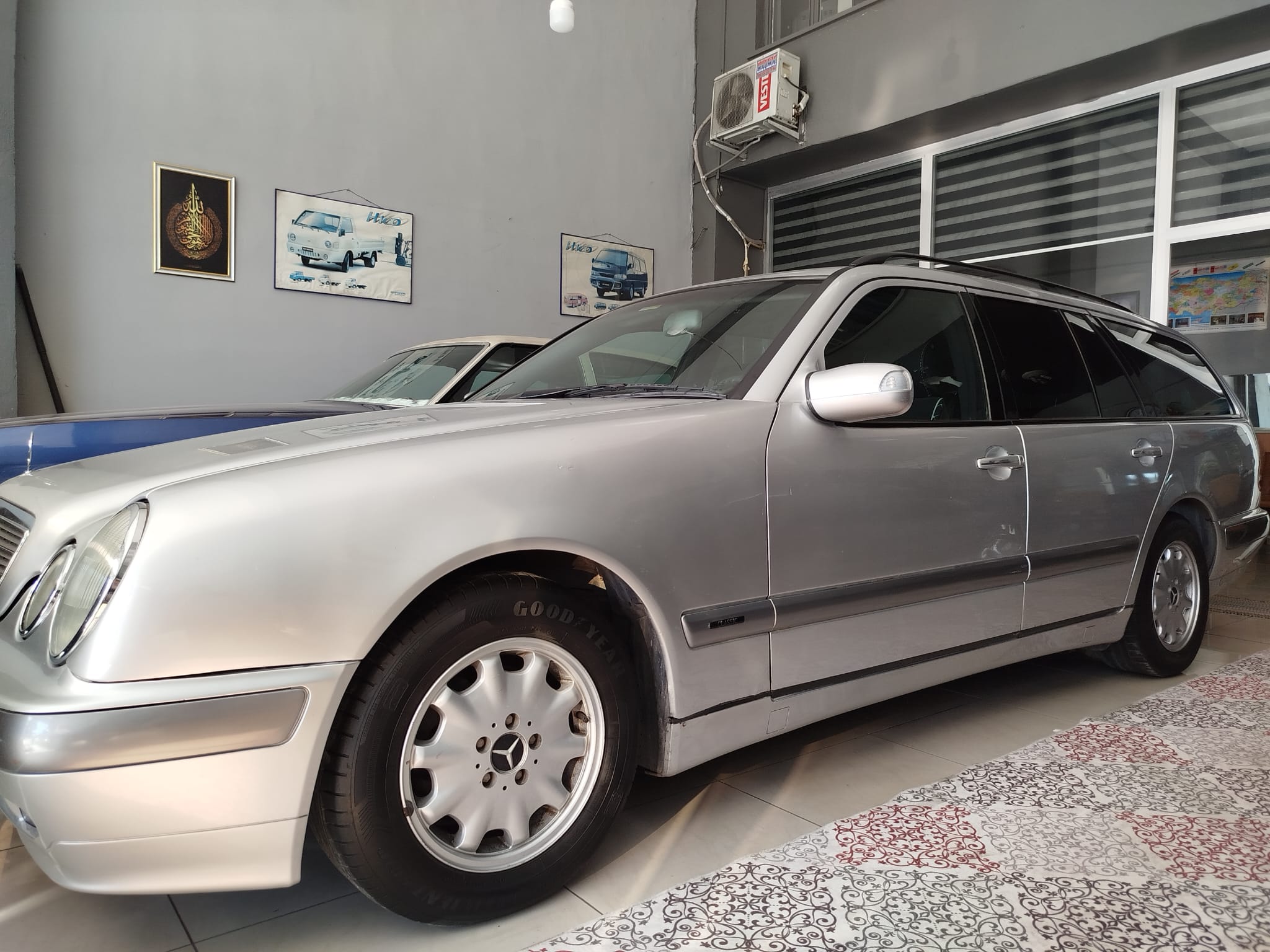 Mercedes-Benz E 220 D - Görsel 3